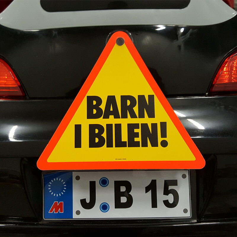 Barn i bilen skylt